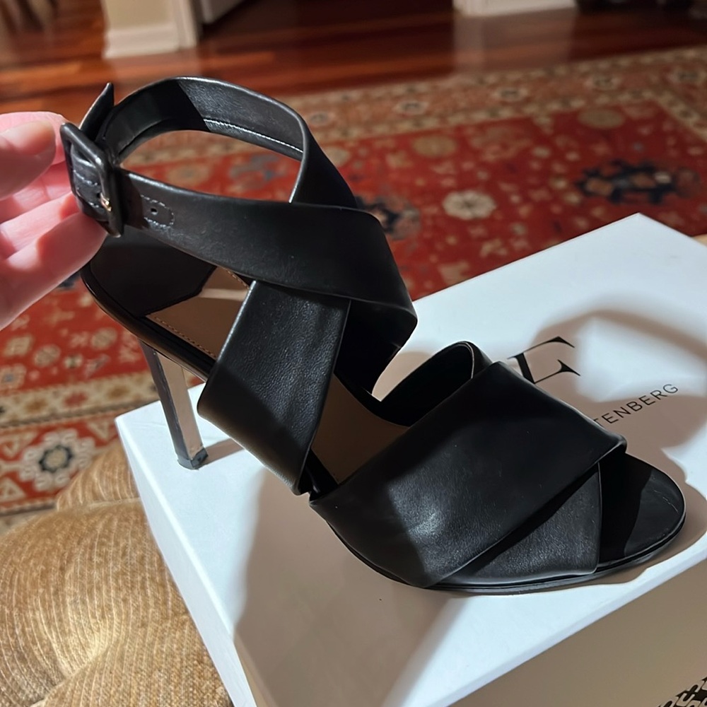 Black genuine leather size6,5  sandals.Excellent condition.Diane von Furstenberg